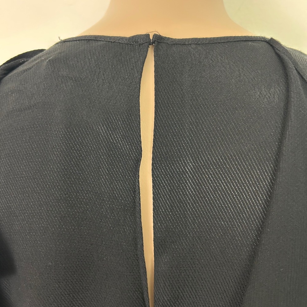 L'AGENCE Desiraya B Sennia Black Cold‎ Shoulder Ruffle Blouse Keyhole Top S NEW - Picture 3 of 10
